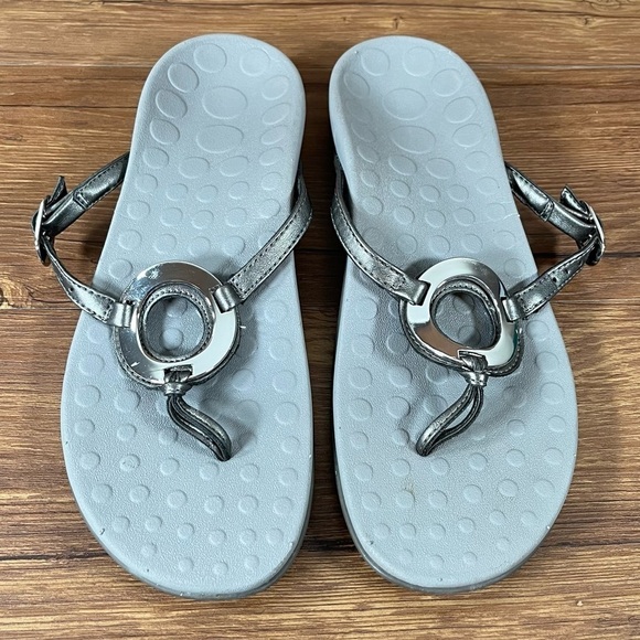 Orthaheel Yolanda Medallion Silver Flip Flops Sandals Women’s Size 9 Shoes - Picture 1 of 10